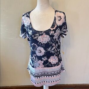 World Unity Floral Scoop Neck Women’s short sleeve top Size L New